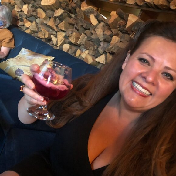 Meet your Posher, Becky - Picture 2 of 9